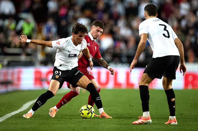 فالنسيا وإشبيلية